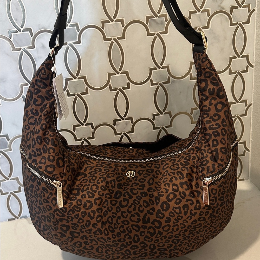 NWT Lululemon Slouchy Sling Bag 13L - Leopard Print Metal Hardware - Picture 4 of 10